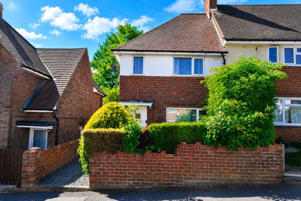 Whiston Road, Kingsthorpe, Northampton, NN2 7RR