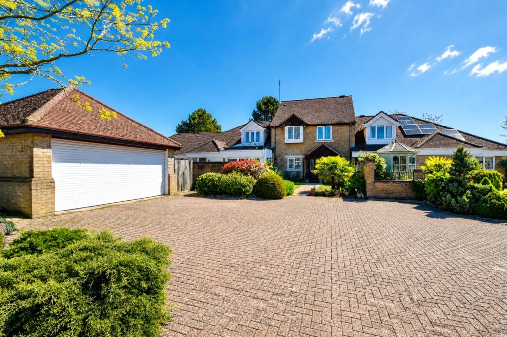 Windingbrook Lane, Collingtree Park, Northampton, NN4 0XF