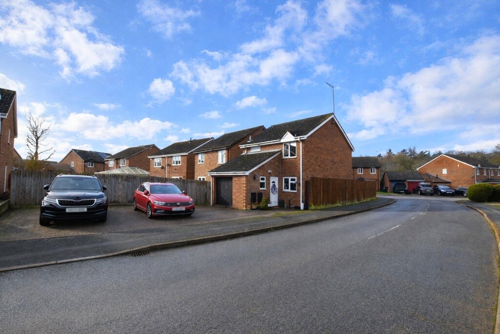 Shelford Close, The Glades, Northampton, NN3 8UF