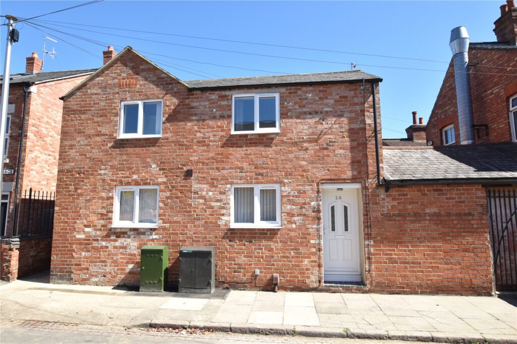 Lea Road, Abington, NORTHAMPTON, NN1 4PF