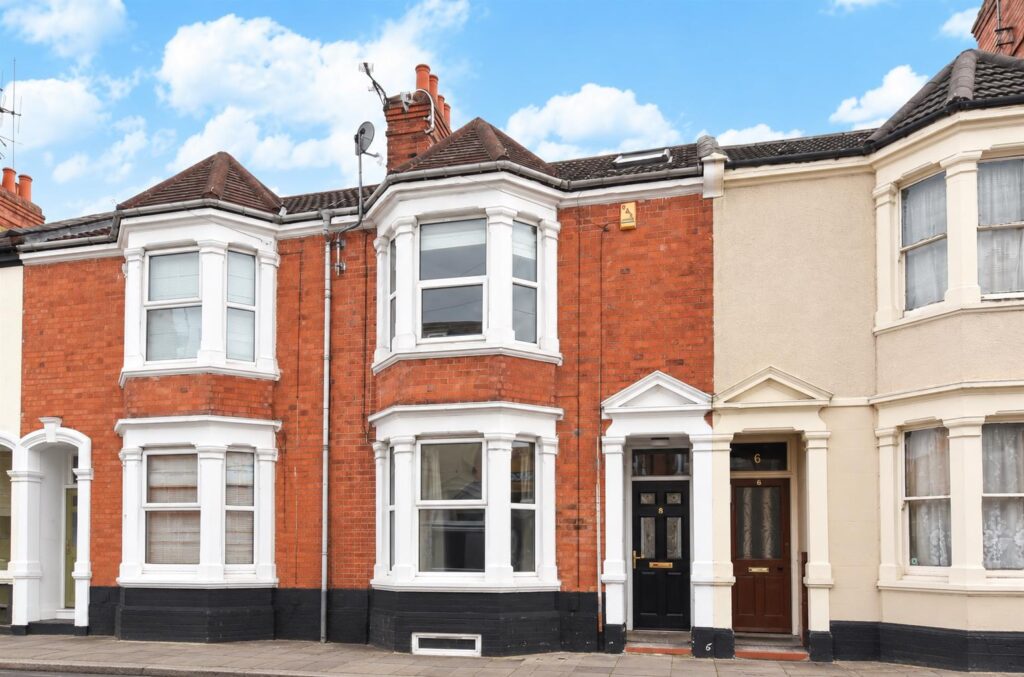 Holly Road, Abington